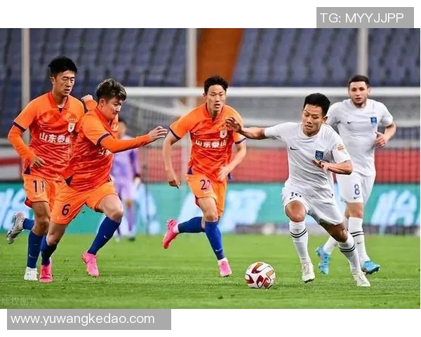 广岛三箭迎战鲁能展开激烈较量期待精彩瞬间与战术博弈